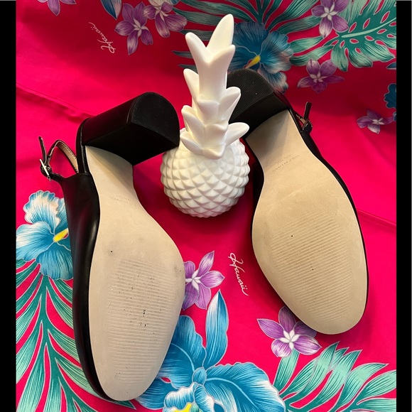 WALKING  CRADLES Michaela leather slingback pump.  Black. size 8.5 WW Like new. - Picture 7 of 12